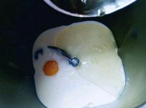 再加入玉米油。