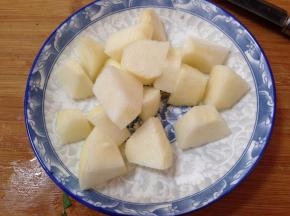 梨去皮切块
