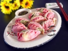 煮熟蘸蒜泥酱汁食用