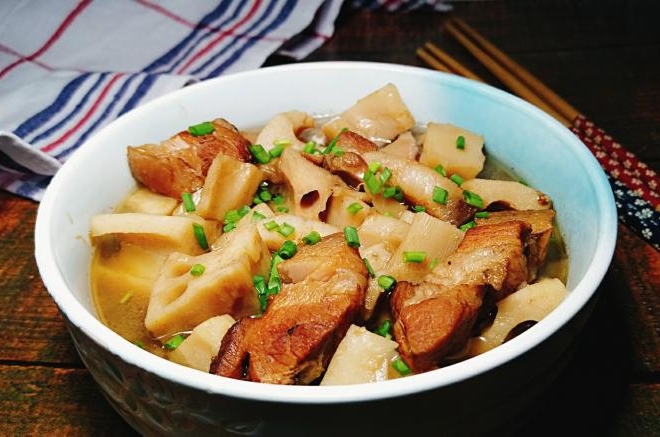 红烧肉烧莲藕