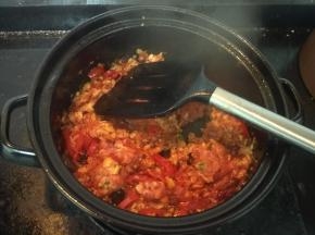 加入肉末翻炒均匀。