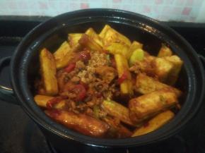 用筷子小心的翻炒均匀，不要溢出锅外。