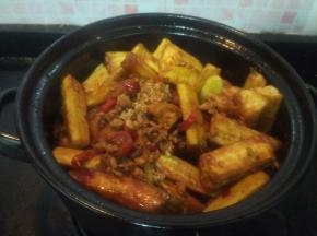 用筷子小心的翻炒均匀，不要溢出锅外。