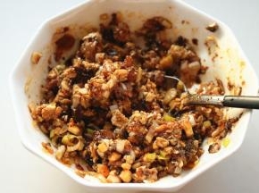 拌匀，肉馅就做好了。