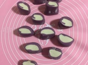 切成大一一致的小挤子备用！