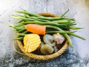 四季豆、鲜虾、玉米、胡萝卜。