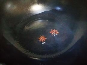 油中放入八角