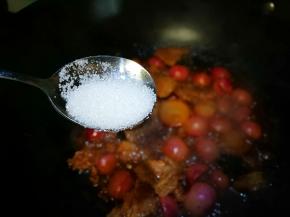 加入少许白糖 焖煮至熟即可