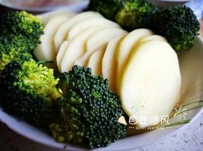 土豆切片 西兰花掰小