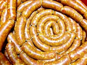 灌好后将棉线系上一段一段的，方便晒也方便吃