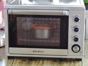 放入烤箱中，160度烤40分钟，出炉晾凉。