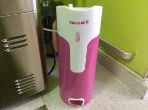 蛋肠机插上电预热。