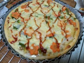 胡萝卜，洋葱，青椒披萨。