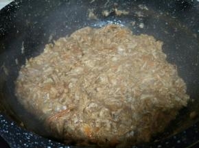 收汁。放入适量黑胡椒粉和少许盐。即可。