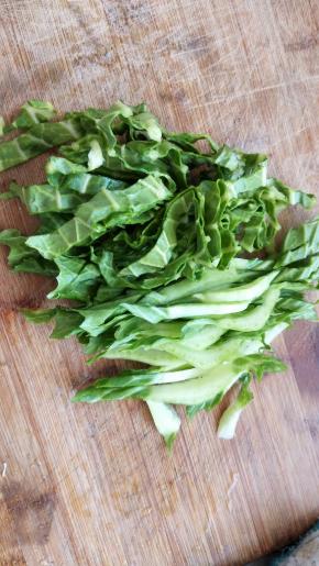 青菜洗净切成丝