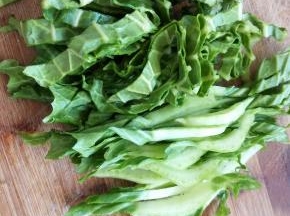 青菜洗净切成丝