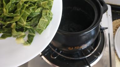 水开后放入青菜