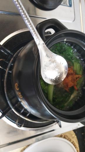 加入少许盐调味