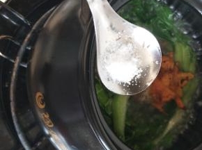 加入少许盐调味
