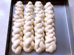 烤箱没有发酵功能的，可以放碗热水，温度降低再换碗新的热水，我用了两碗热水，发酵了30分钟