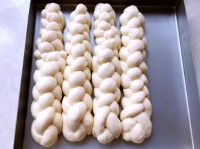 烤箱没有发酵功能的，可以放碗热水，温度降低再换碗新的热水，我用了两碗热水，发酵了30分钟