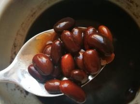 煲好的，豆子完全吸收了汤汁，很好吃
