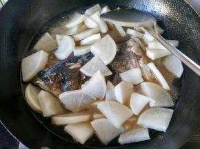 放适量的清水。