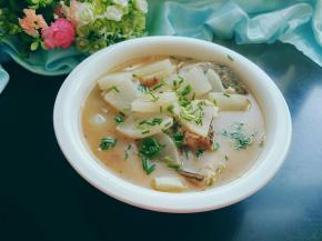 出锅，撒上香葱，可以美美的享用了。