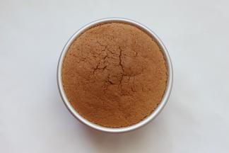 出炉后从20公分高震几下，把里面的热气震出来