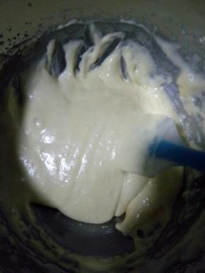 用切拌或翻拌的方式拌匀至无干粉