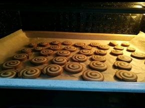 烤箱提前170度预热10分钟！烤16分钟即可。