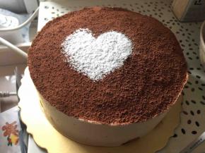 这是第四次手筛的心形。完成咯，切开开吃了