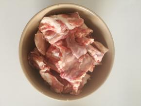 羊排洗干净备用