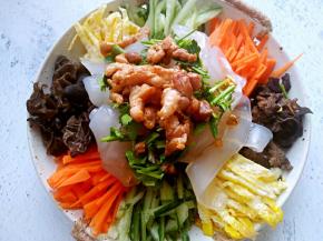 再放香菜和肉丝