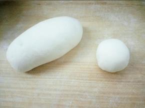 分出55克的面团备用