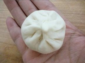 捏成包子形状