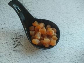 干贝切丁，洗净