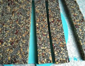 先切成4厘米宽的长条