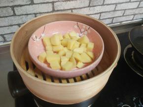 去皮，切块，蒸熟