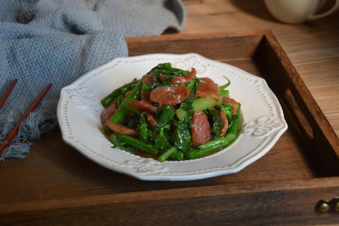 腊肠炒芥兰
