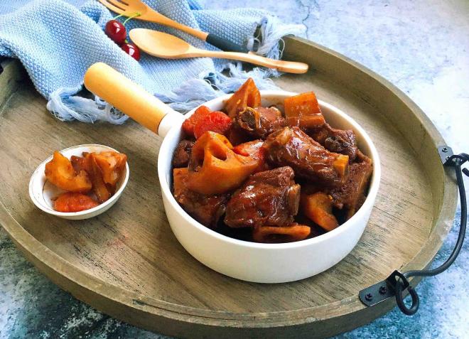 莲藕烧排骨（附无水无油炒糖色技巧）