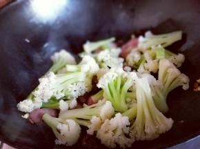 再加入有机花菜。