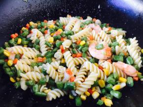 炒匀入味即可。