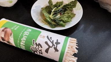 备好青菜和面条