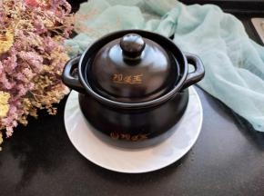 连同砂锅一同上桌