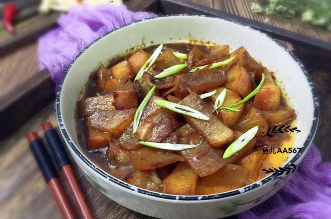 五花肉酱炖萝卜