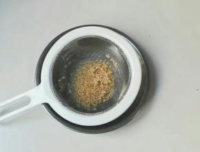 糙米洗净浸泡十五分钟