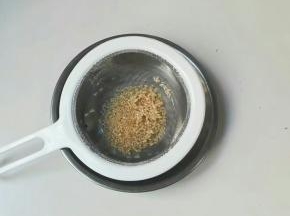 糙米洗净浸泡十五分钟