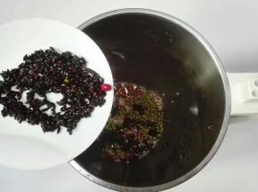 放黑米，黑芝麻