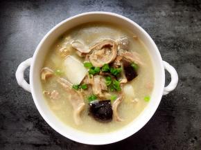 装入汤碗，撒上葱花即可食用。